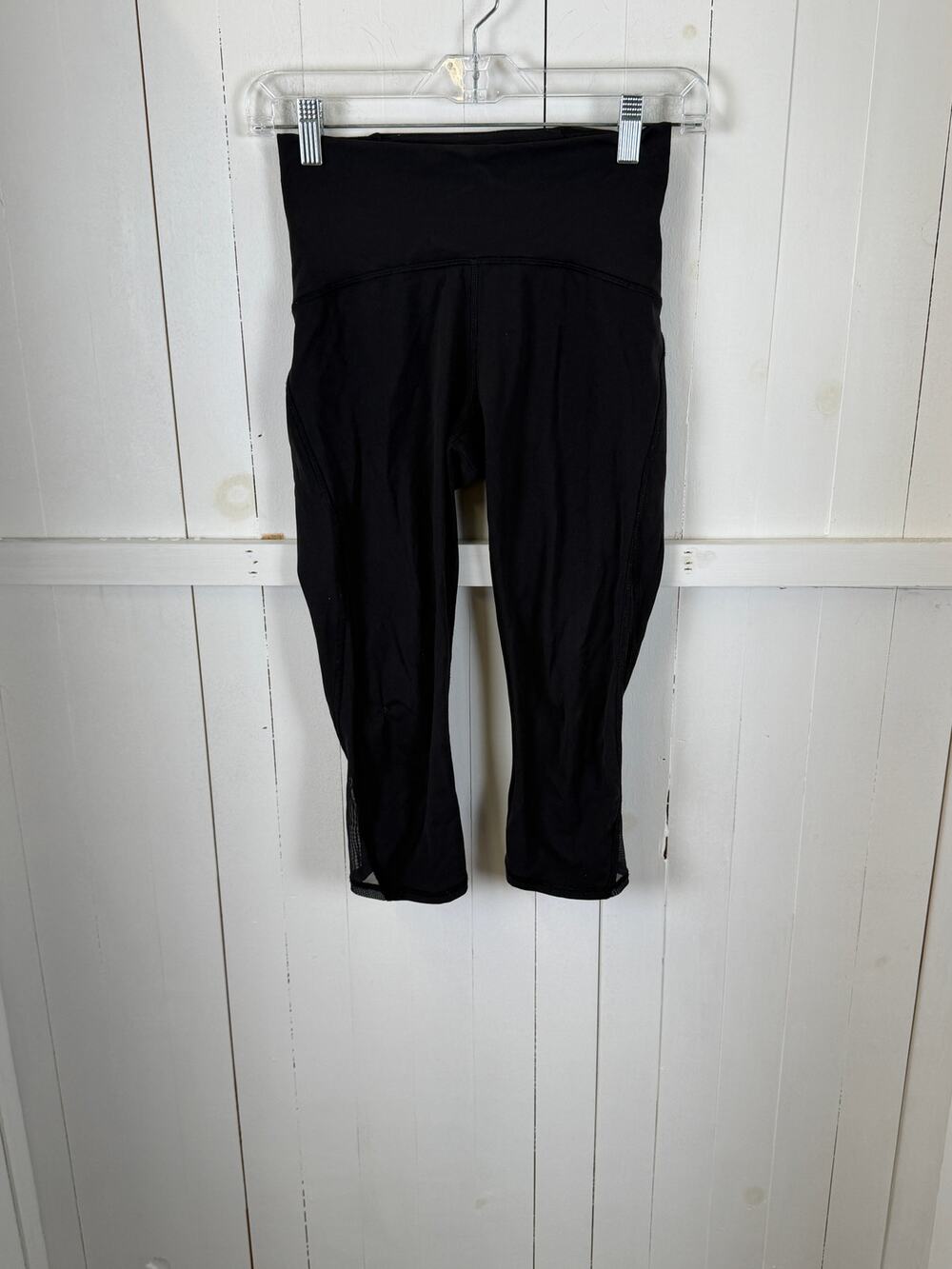 Lululemon Black Capri Leggings Size 4 Nylon Excellent Condition